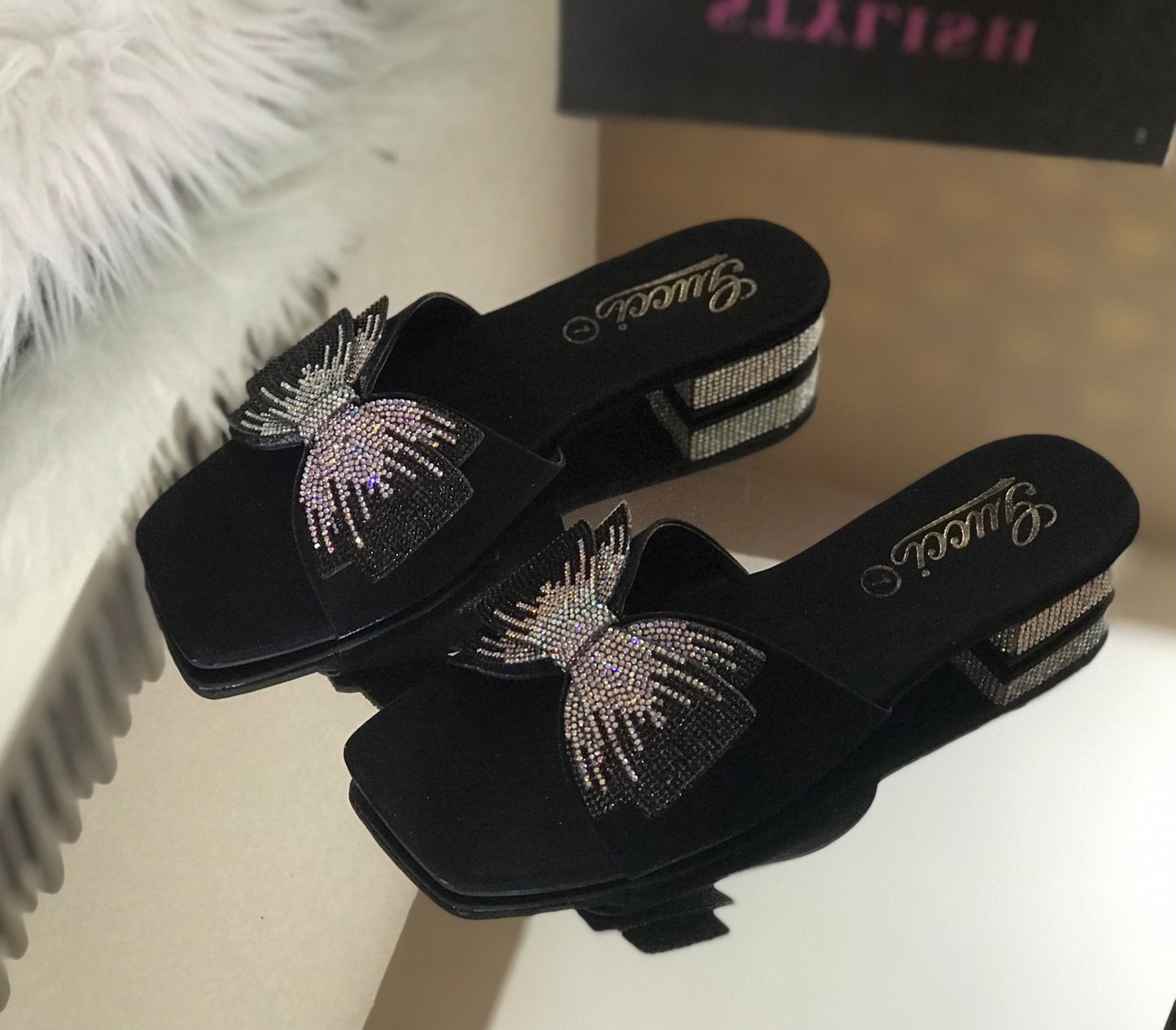 Luxury Flats with Rhinestone Bow – Black Elegant Slip-Ons for Women
